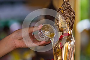 Buddha pour water