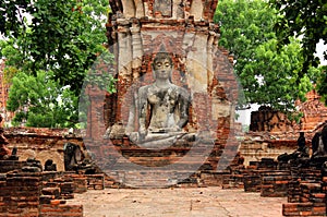 Buddha sculptures in the ruins of the historic royal temple Wat Phra Sri Sanphet. Ayutthaya, Thailand.