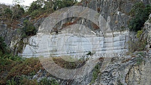 buddha statue at batcave phnom sampeau
