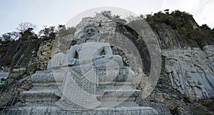 buddha statue at batcave phnom sampeau