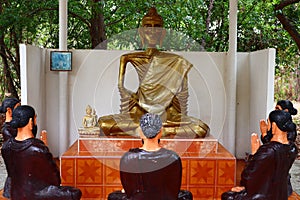 The Buddha statue and first five disciples
