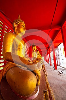 Buddha statue in Tha Sung temple