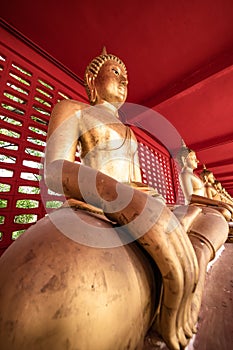 Buddha statue in Tha Sung temple