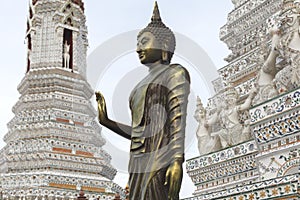 Buddha statue at Wat Arun Rajwararam.