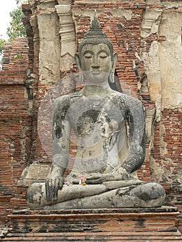 BUDDHA STATUE, WAT MAHA THAT TEMPLE, AYUTTHAYA, THAILAND photo