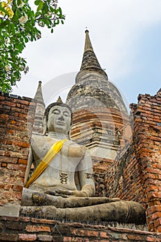 Buddha statue at Wat Yaichaimongkol