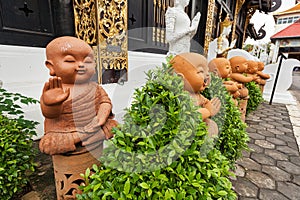 Buddha statues made of ceramics