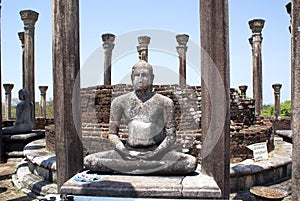 Buddhas in Medirigiriya