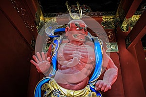Budista a sintoísmo guerrero estatuas santuario,, Japón 