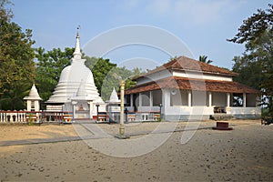 Buddhist temple Gangarama Maha Vihara in Hikkaduwa