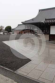 buddhist temple (nishi-hongan-ji) in kyoto (japan)