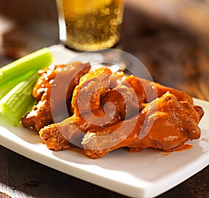 Buffalo chicken wings with beer