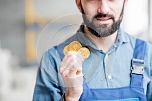 Builder with cryptocoin