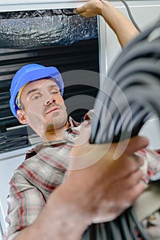 Builder holding roll cable