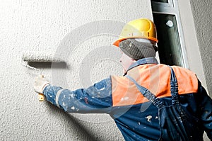 Builder plastering facade wall photo