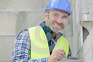 builder preparing estimate for exterior home improvement