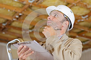 builder preparing estimate for home improvement