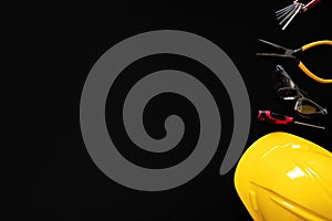 Builder`s and construction worker/industry background frame