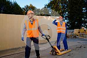 Builder worker using hand loader pallet truck