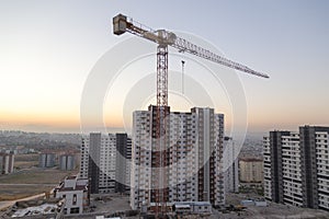 Buildig and crane