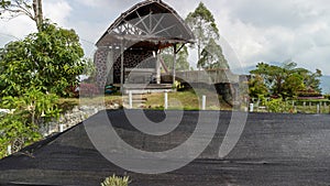 Building with a curved roof and made of concrete and wood