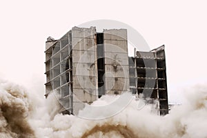 Building demolition by controlled implosion