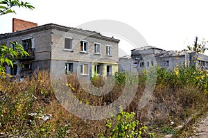 Building is destroyed by projectiles and mines.