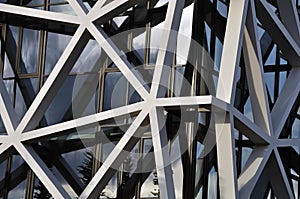 Building facade with asymmetric pattern