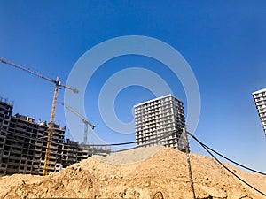 Building with the help of construction cranes of high reinforced concrete, panel, cast-frame, frame-block houses, buildings