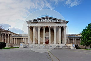 L'edificio da da una multa arte 