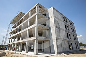 Building structure made from prefabricated system