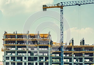 Building tower with crane