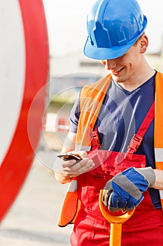 Building worker using a phone