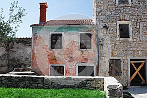 Buildings in Pican