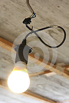 Bulb holder for renovation