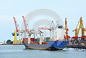 Bulk cargo ship under port crane