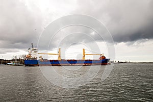 Bulk carrier ship