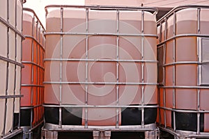 Bulk container for liquid solvent and chemical