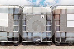 Bulk oil container