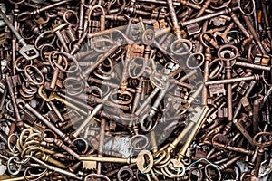 Bulk of retro brass keys for collection at garage sale