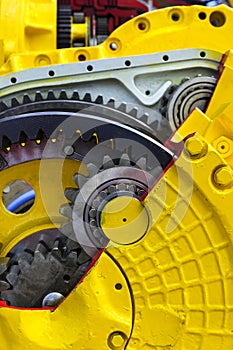 Bulldozer drive gear mechanism