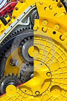 Bulldozer drive gear mechanism