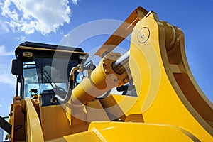 Bulldozer yellow scoop