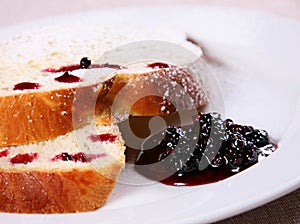 Bun and jam detail