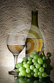 Bunch of grapes and white wine