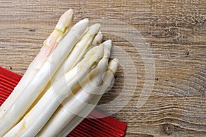 A bunch white asparagus