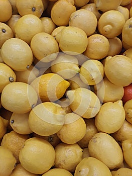 Bunch of yellow lemons.