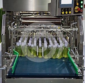 Bundle shrink wrapping machine