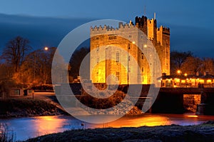 Bunratty castle at night