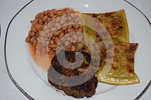 burger, Maultaschen and white bean salad